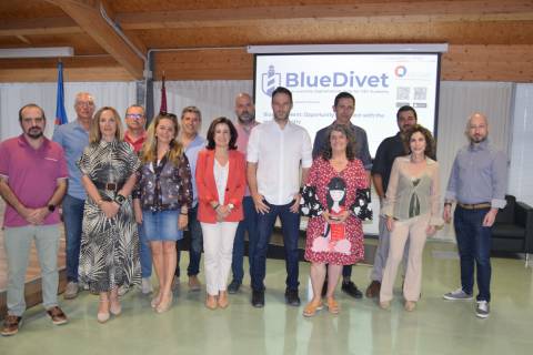 Integrantes del proyecto junto a la vicerrectora de Investigación, Catalina Egea.