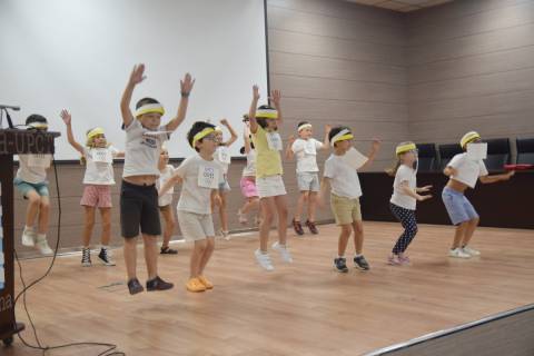 Alumnos de UPCTcole durante la función de este viernes.