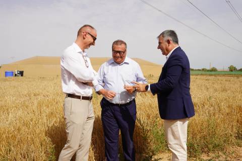El Rector, el presidente de la Fundación Estrella Levante y el consejero de Medio Ambiente.