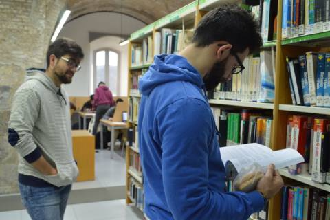 Imagen de archivo de la biblioteca del Campus Muralla del Mar.