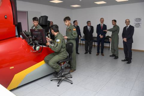 Imagen de la visita que el mes pasado realizó el Rector de la UPCT al Centro Universitario de la Defensa y a la Academia General del Aire.