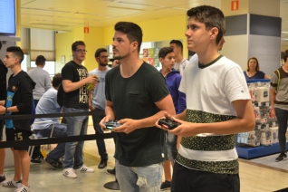 Jugadores durante el torneo Fifa Teleco LAN Party 2016.