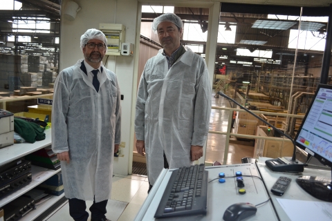 Antonio López y Carlos de Vicente Sandoval en las instalaciones de Saeco.