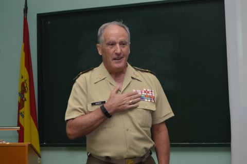 Foto del General Asarta durante su ponencia en el curso de verano del año pasado.