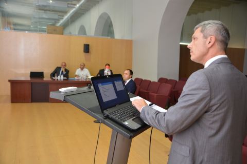 Luis Ginés García, durante la defensa de su tesis.
