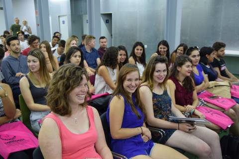 Alumnos Erasmus durante la bienvenida universitaria