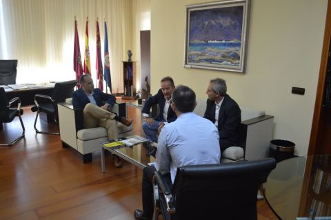 El rector y el vicerrector de Planificación, reunidos en julio con los responsables de ENAE.