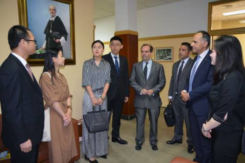 El Rector de la UPCT y el vicerrector de Internacionalización, con representantes de la Universidad de Bienes Raíces Chongquing