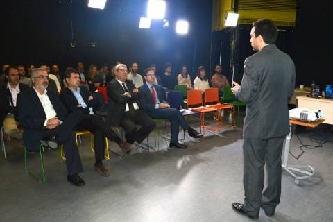 Javier Ybarra, director de Concesiones de Hidrogea en la Región de Murcia, durante su intervención.