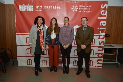 Beatriz Miguel, Ana Garre, Esther Marín y Antonio Gabaldón tras la presentación del TFM de la alumna.