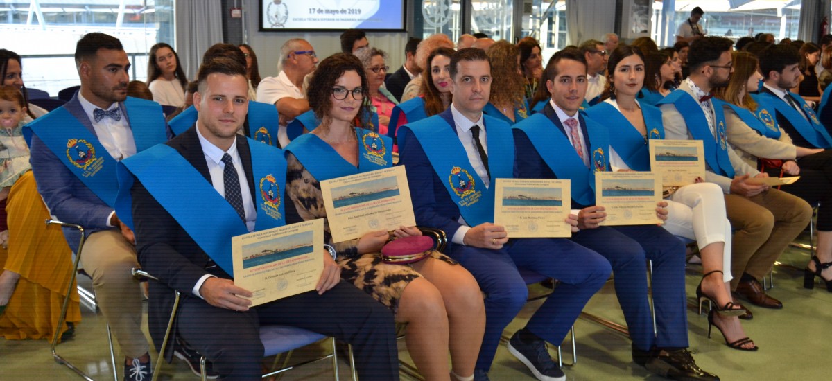 Navales gradúa a 21 alumnos de grado y máster [Boletín y fotos]