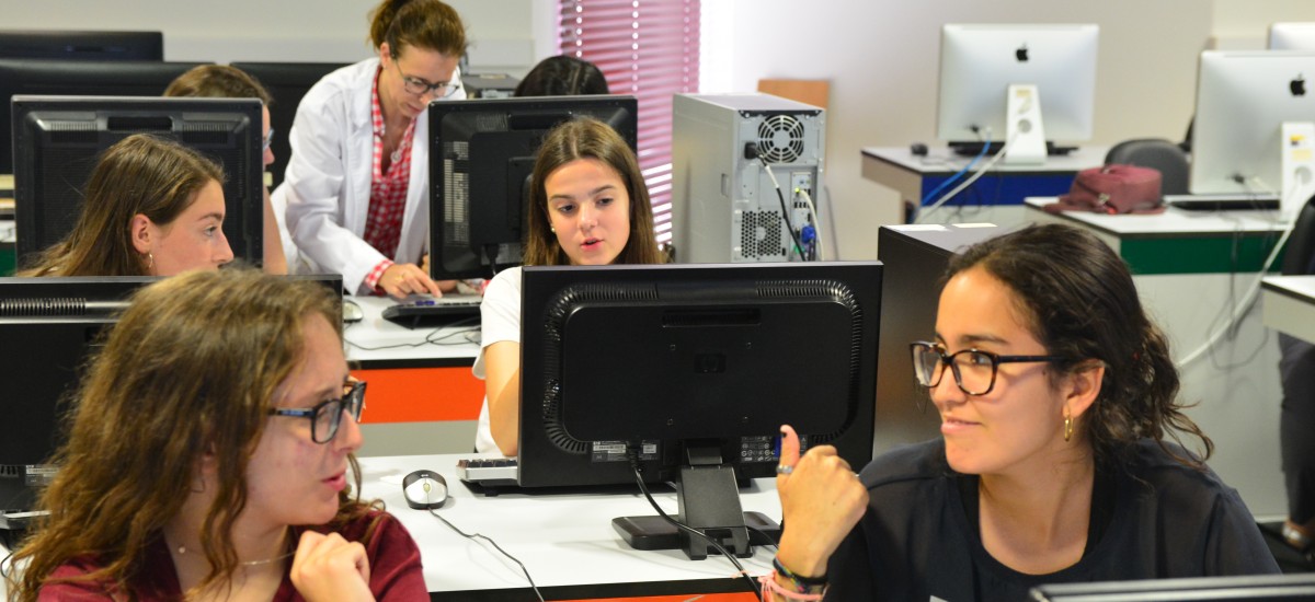 El campus Engineering Girl muestra a preuniversitarias cómo crear motocicletas, edificios, un microscopio y un 'smart home' (galería de fotos)