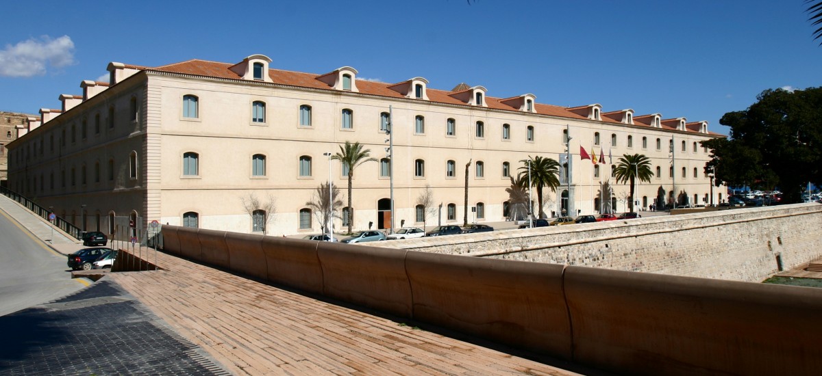 Encuentra la proporción aúrea en la Escuela de Industriales de la UPCT documentando una novela histórica