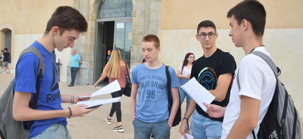 Pros y contras de la última EBAU de septiembre: "Hay más tiempo para estudiar pero te fastidia el verano"