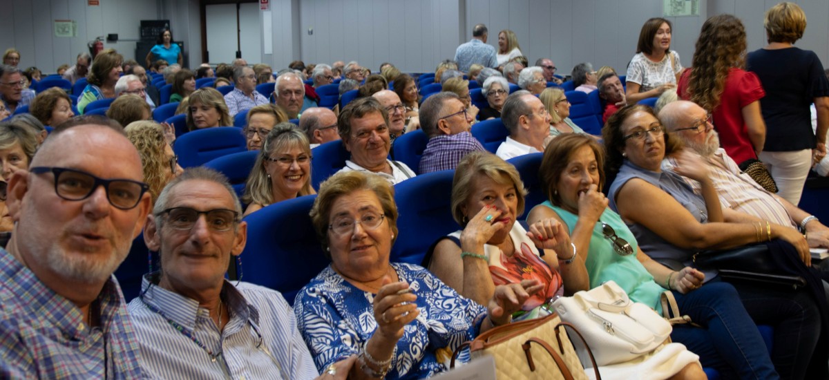 La Universidad de Mayores da la bienvenida a 434 alumnos