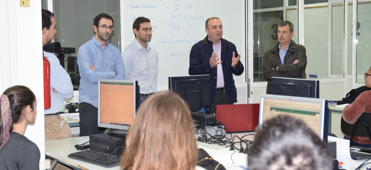 Veinte estudiantes aprenden a realizar planes de abastecimiento y saneamiento de agua con la cátedra de Hidrogea