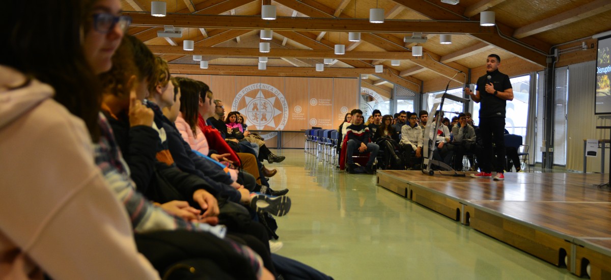 Un directivo de Google visita la UPCT para presentar la nueva asociación de estudiantes de Developer Student Club