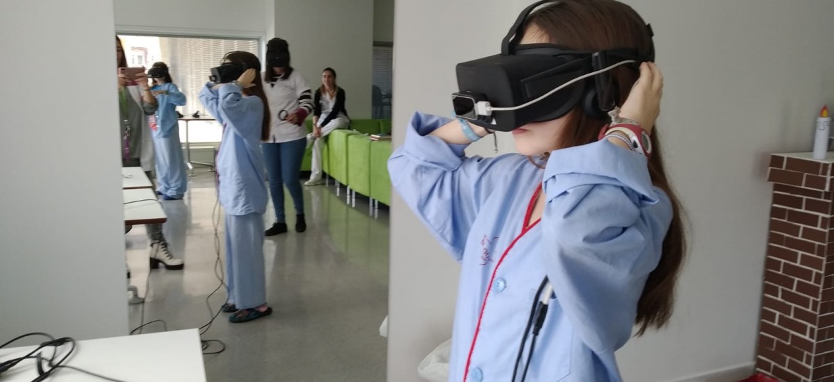 La UPCT enseña a pacientes del hospital Reina Sofía a desarrollar aplicaciones de realidad aumentada y realidad virtual