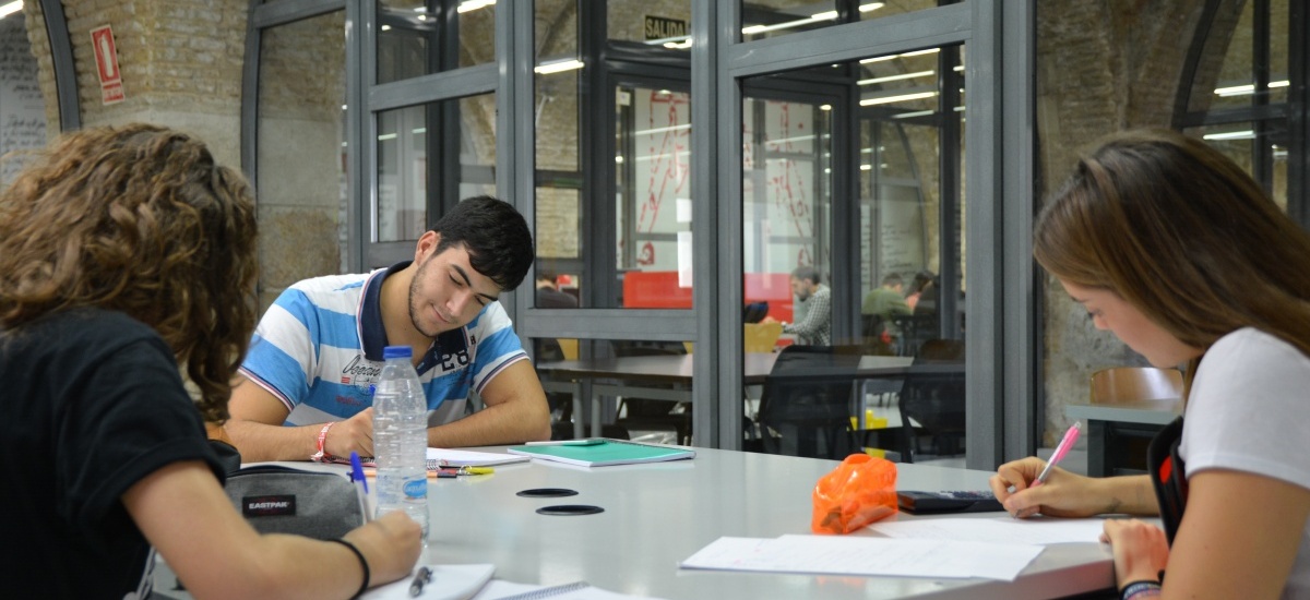 15.000 euros en becas para estudiantes que no han podido pagar el cuarto plazo de su matrícula a causa del coronavirus