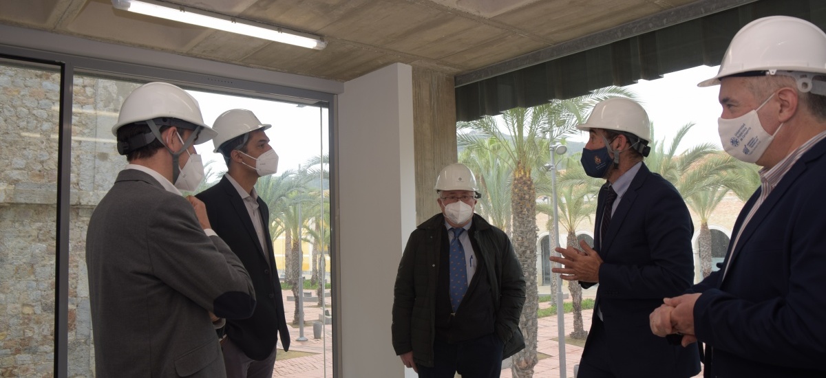 El director general de Universidades visita las obras de construcción de nuevos despachos en el CIM