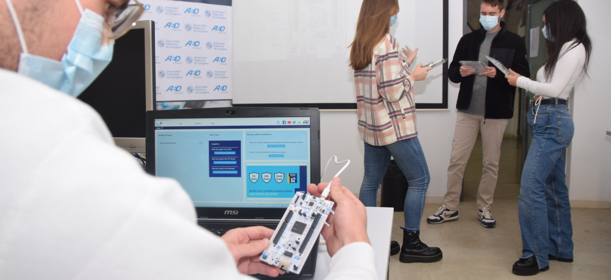 Beca a media jornada en la cátedra de AED para formarse en ingeniería de utillaje