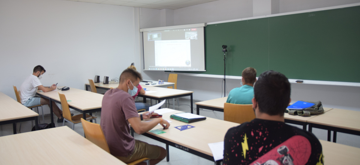 Aulas espejo, streaming y rotación por DNI para respetar el aforo en las asignaturas con más alumnos