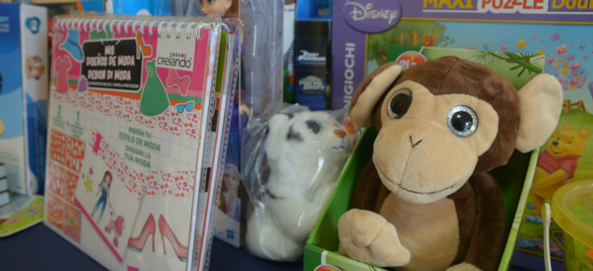 Recaban en el Rectorado y la Casa del Estudiante juguetes nuevos para familias desfavorecidas