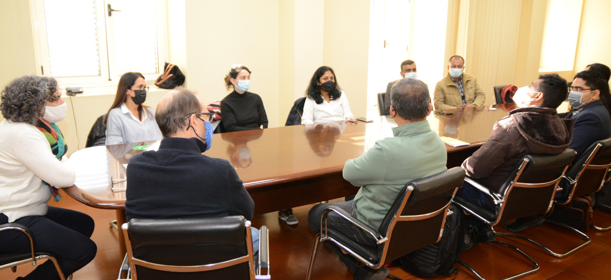 Encuentro entre la rectora y los representantes de siete universidades indias y nepal&iacute;es