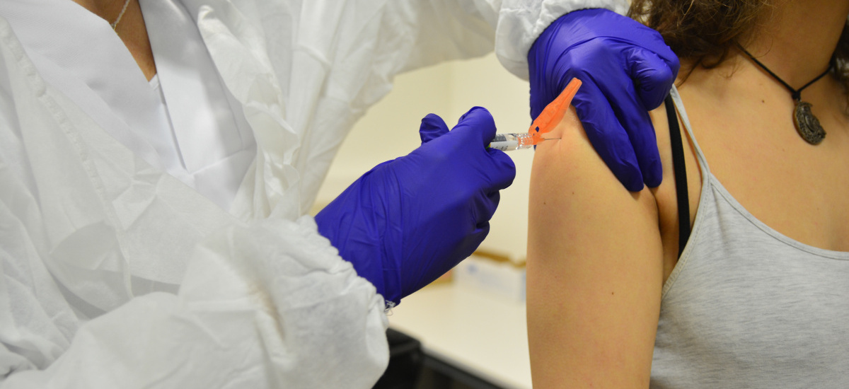 El personal menor de 50 a&ntilde;os ya puede solicitar la vacuna contra la gripe