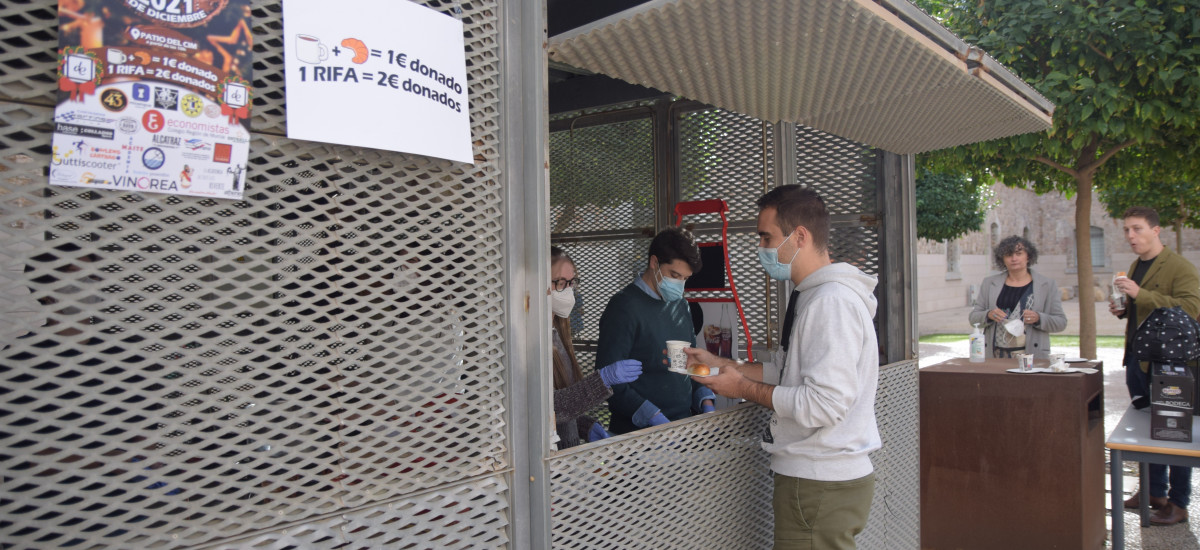 La Delegación de Alumnos de Ciencias de la Empresa retoma su chocolatada solidaria