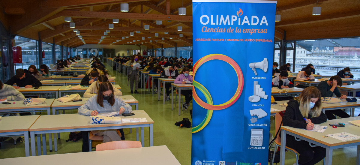 Más de un centenar de estudiantes de una veintena de institutos compiten en la Olimpiada de Ciencias de la Empresa