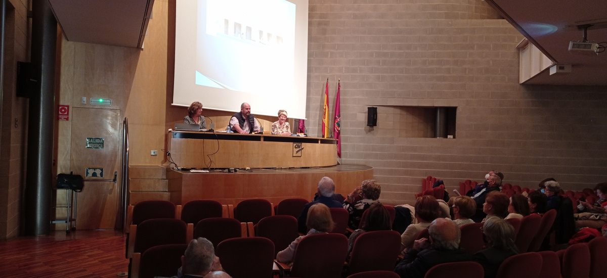 Imagen Amistad, conocimientos, motivación y experiencia, la presidenta de UMAY explica lo que aporta la Universidad de Mayores