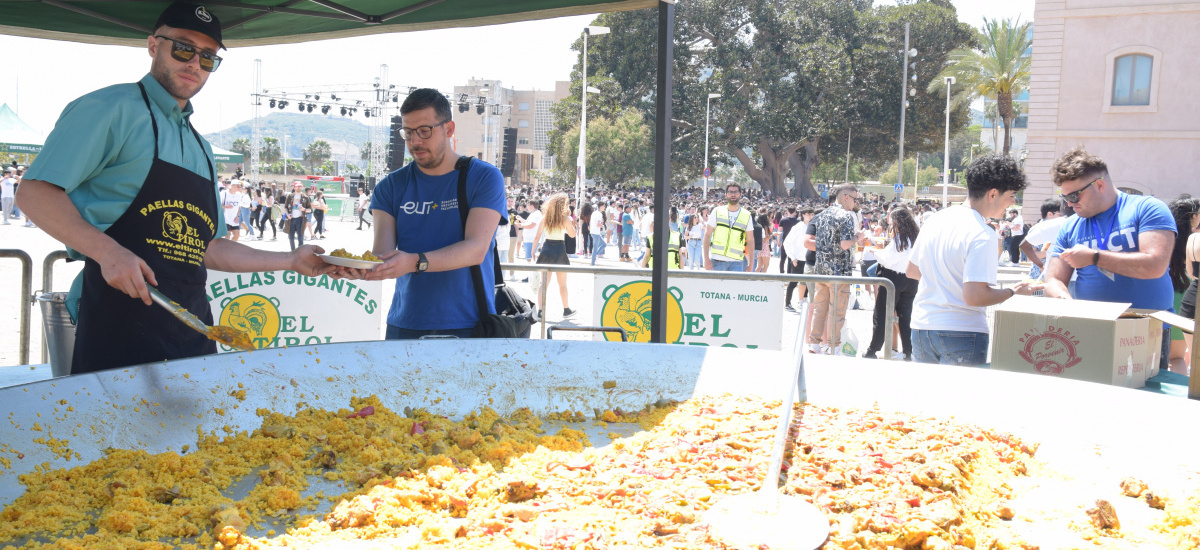 Imagen Vuelve la paella gigante de las fiestas de los estudiantes