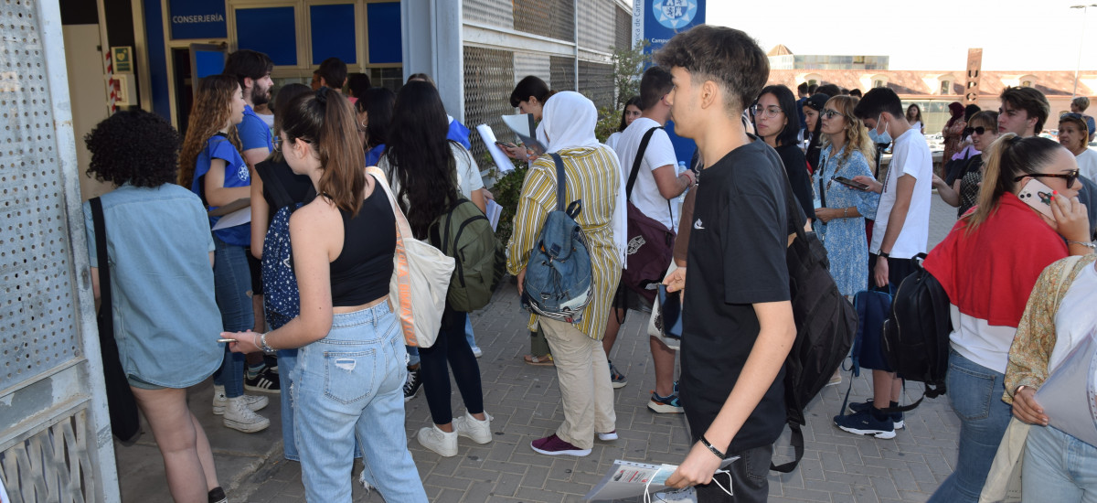 Millar y medio de estudiantes inician la EBAU en el campus de la Muralla
