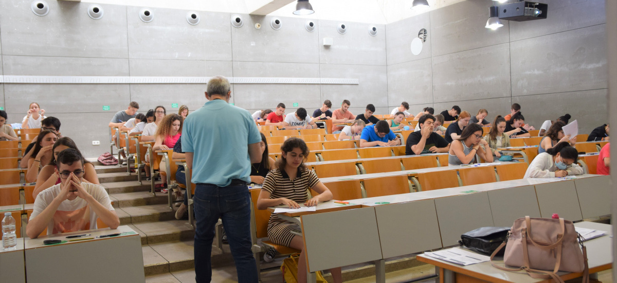 Nervios por las notas de corte y la cumbre de la OTAN en el primer examen de la EBAU extraordinaria