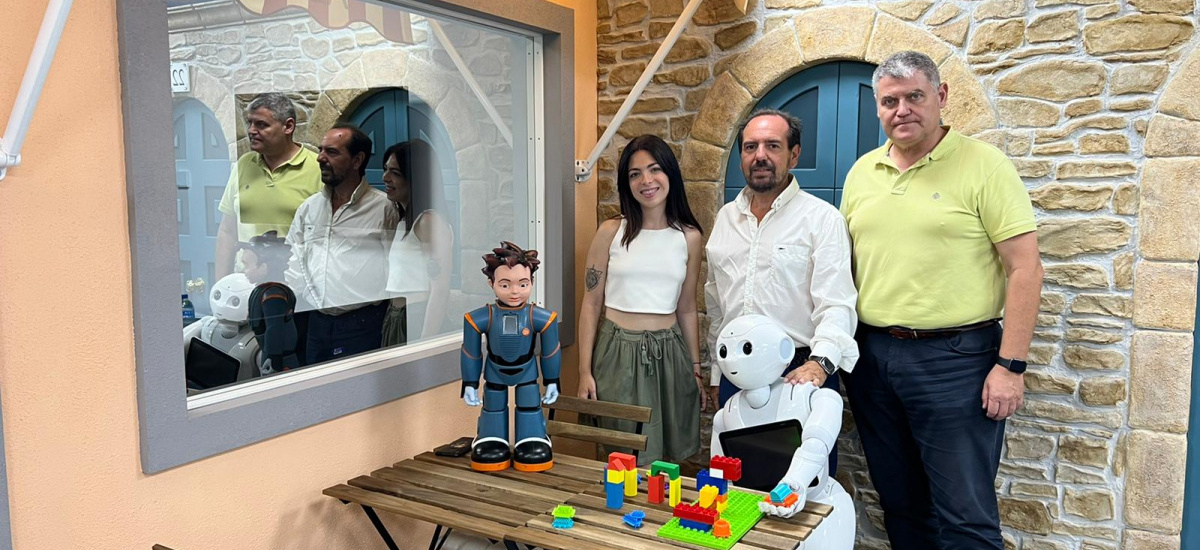 Programan el único robot humanoide con gesticulación facial de España para mejorar la comunicación de niños con síndrome del espectro autista