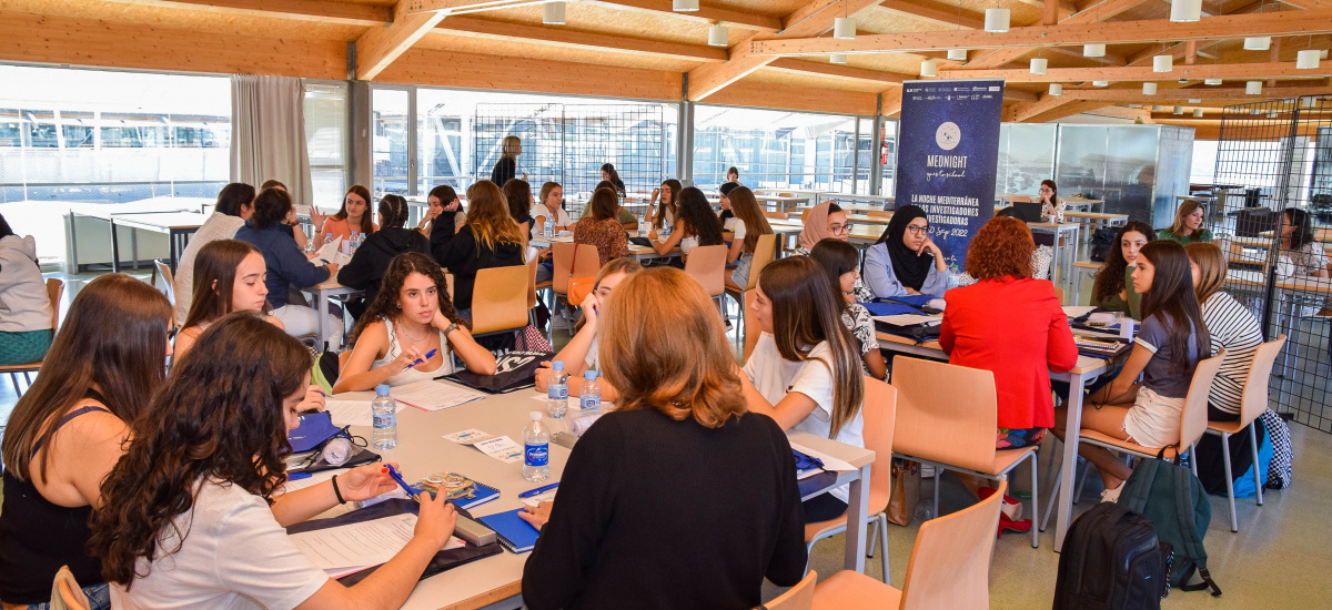 Mentoras del sector nuclear animan a un centenar de alumnas preuniversitarias a escoger carreras científico-técnicas