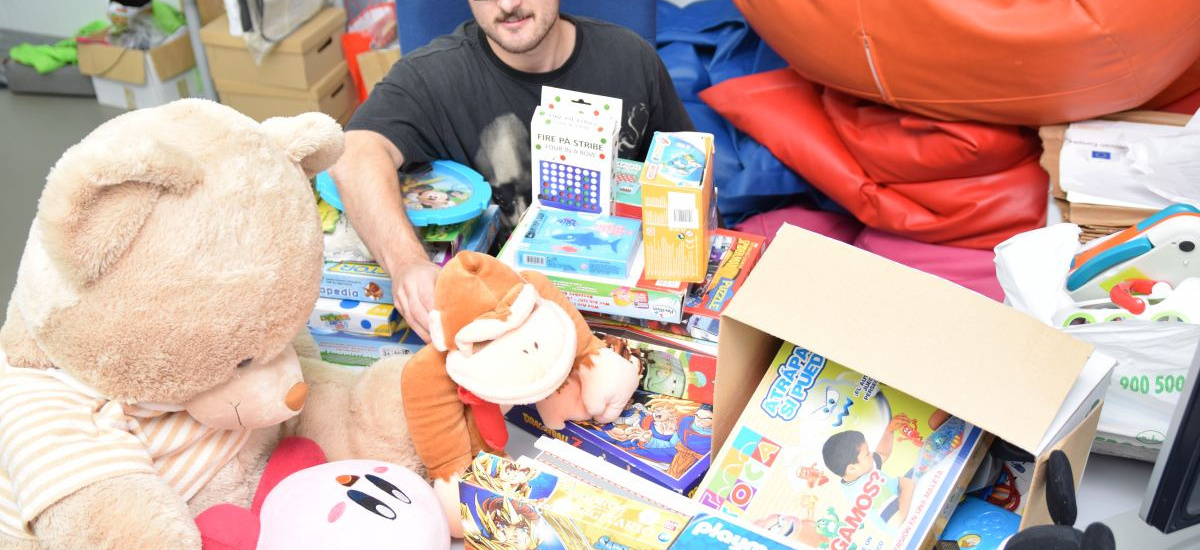 Campaña solidaria de recogida de juguetes nuevos en el Rectorado y la Casa del Estudiante