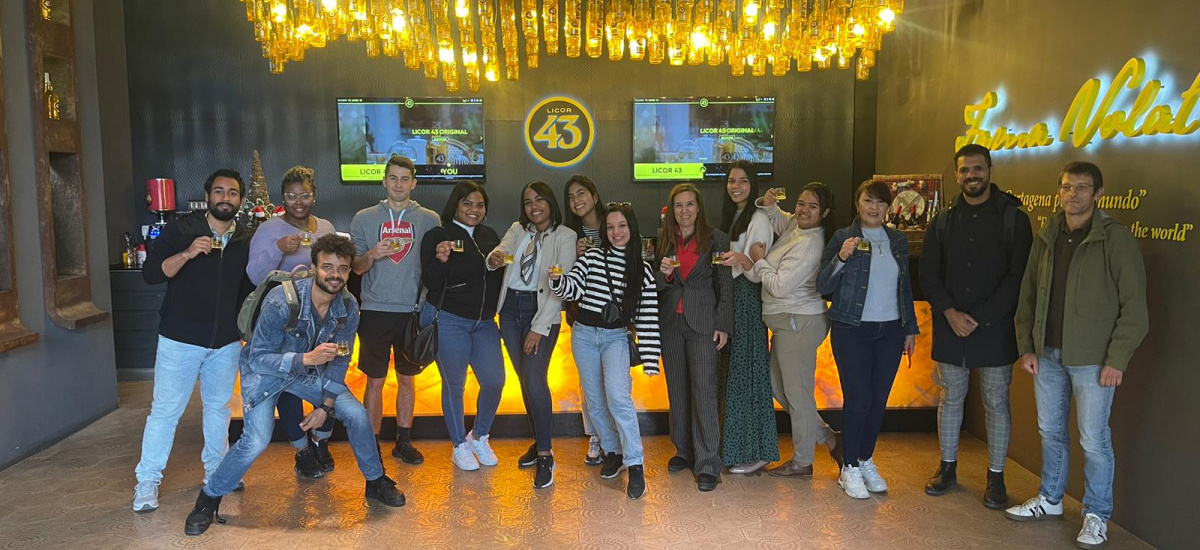 Estudiantes de másteres de Ciencias de la Empresa visitan las instalaciones de Zamora Company