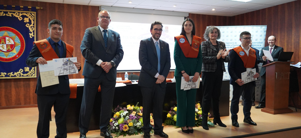 Imagen Graduación por Santa Bárbara de la nueva promoción de ingenieros en Recursos Minerales y Energía y másteres en Ingeniería de Minas