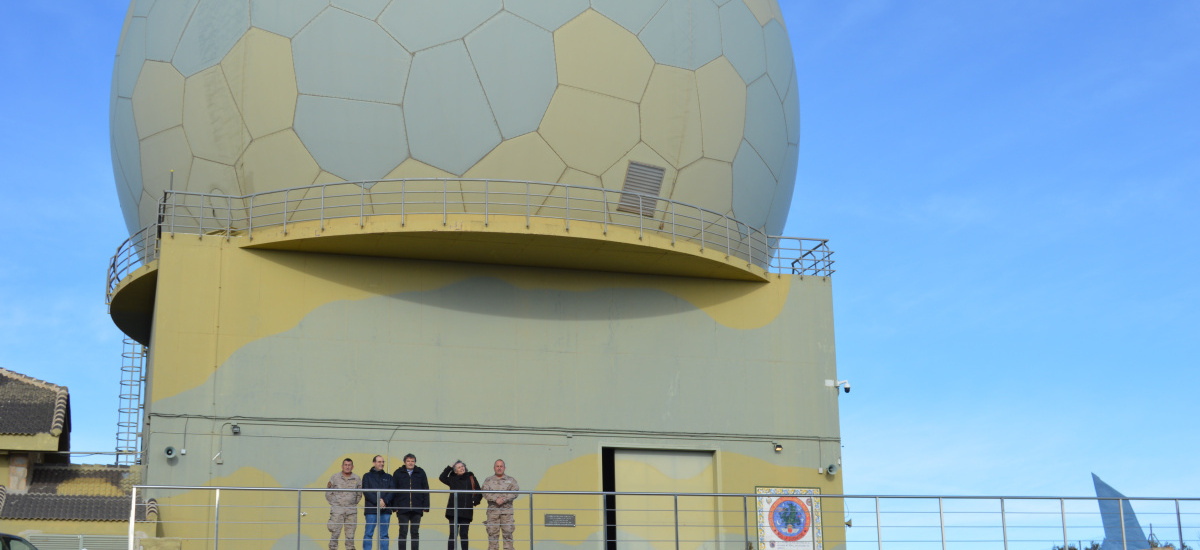 Imagen La rectora y el director de 'Teleco' visitan el Escuadrón de Vigilancia Aérea de Sierra Espuña