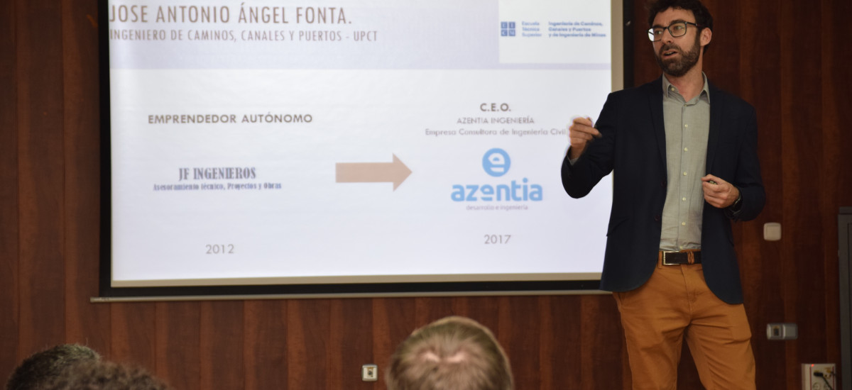 José Antonio Ángel Fonta, CEO de Azentia, explica las salidas profesionales de la consultoría en las charlas de egresados de la EICM