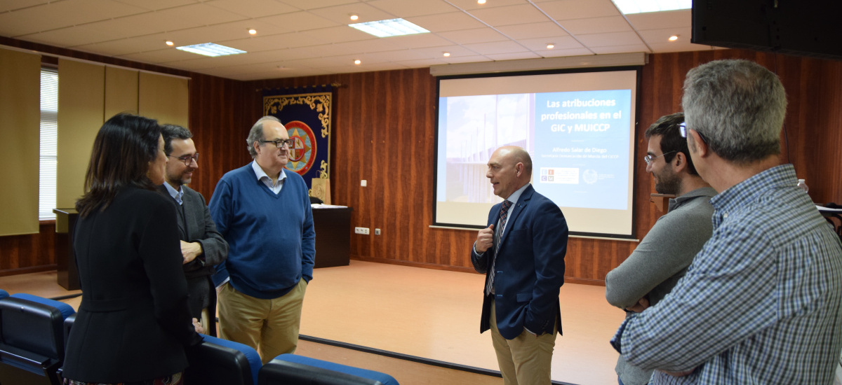 Charla sobre atribuciones profesionales de los titulados en Ingeniería Civil y en Ingeniería de Caminos, Canales y Puertos