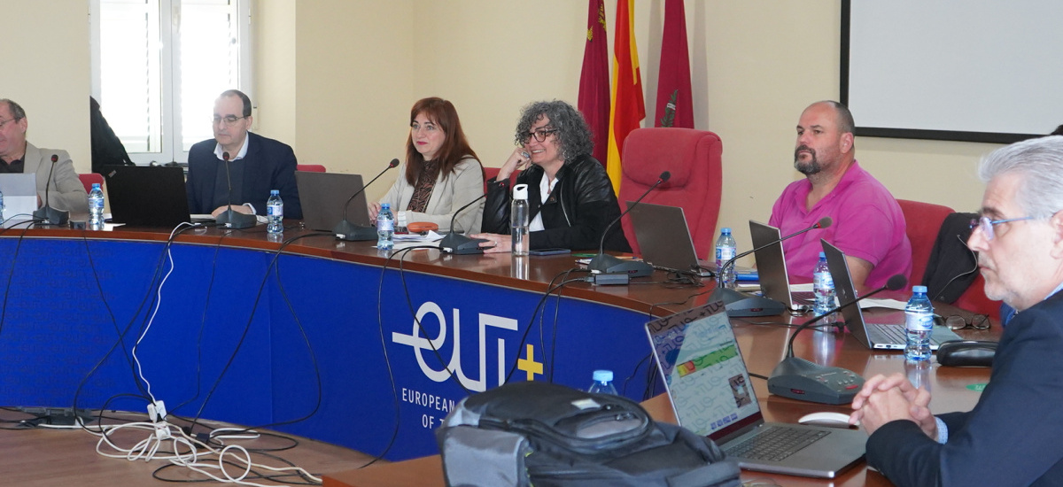 Diseña submarinos, planta tu propio huerto y aprende a quererte, entre los cursos de verano aprobados en el Consejo de Gobierno
