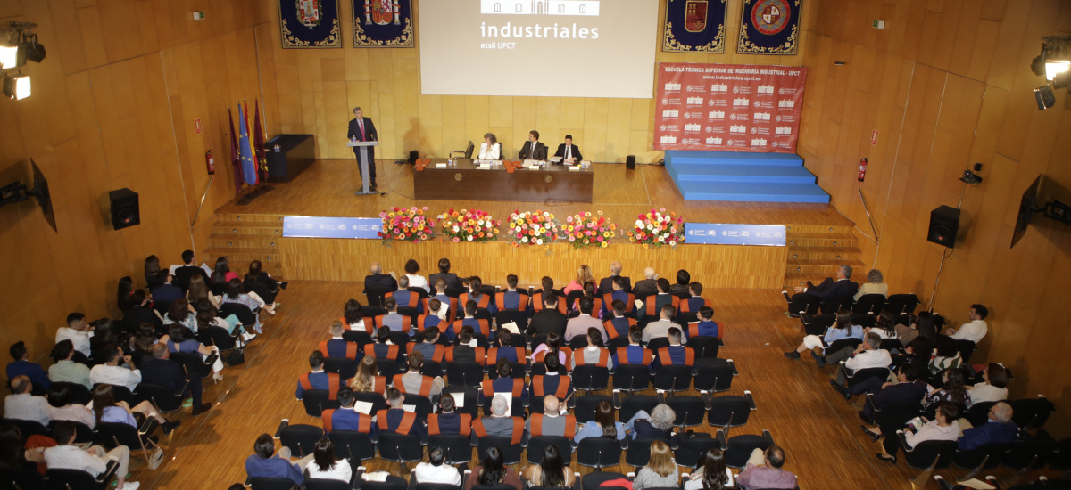 Industriales inicia la graduación de sus titulados en grados y másteres