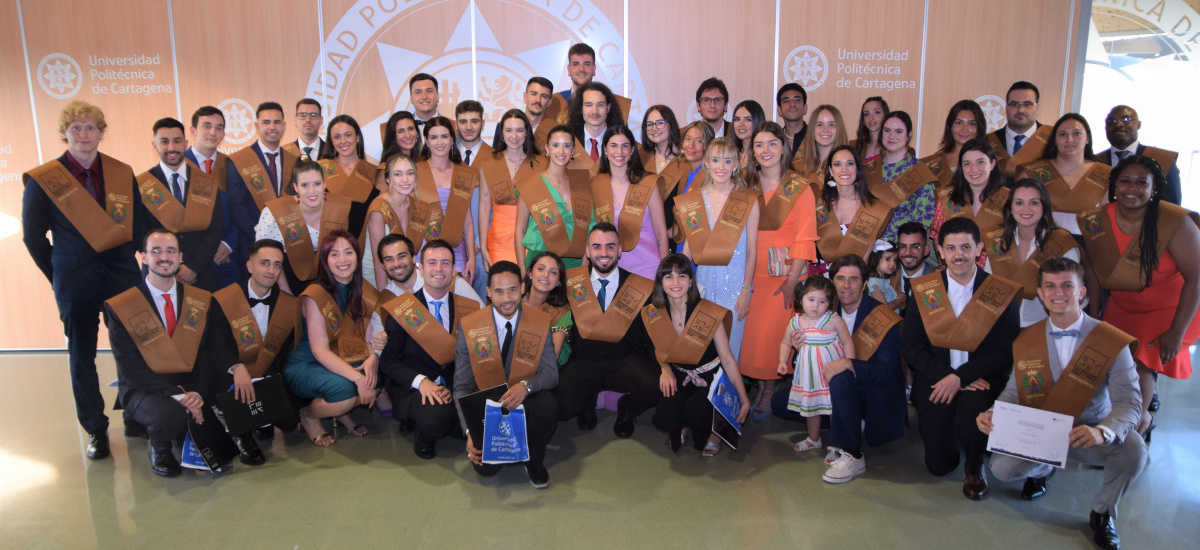 La Escuela de Arquitectura y Edificación gradúa a 49 estudiantes
