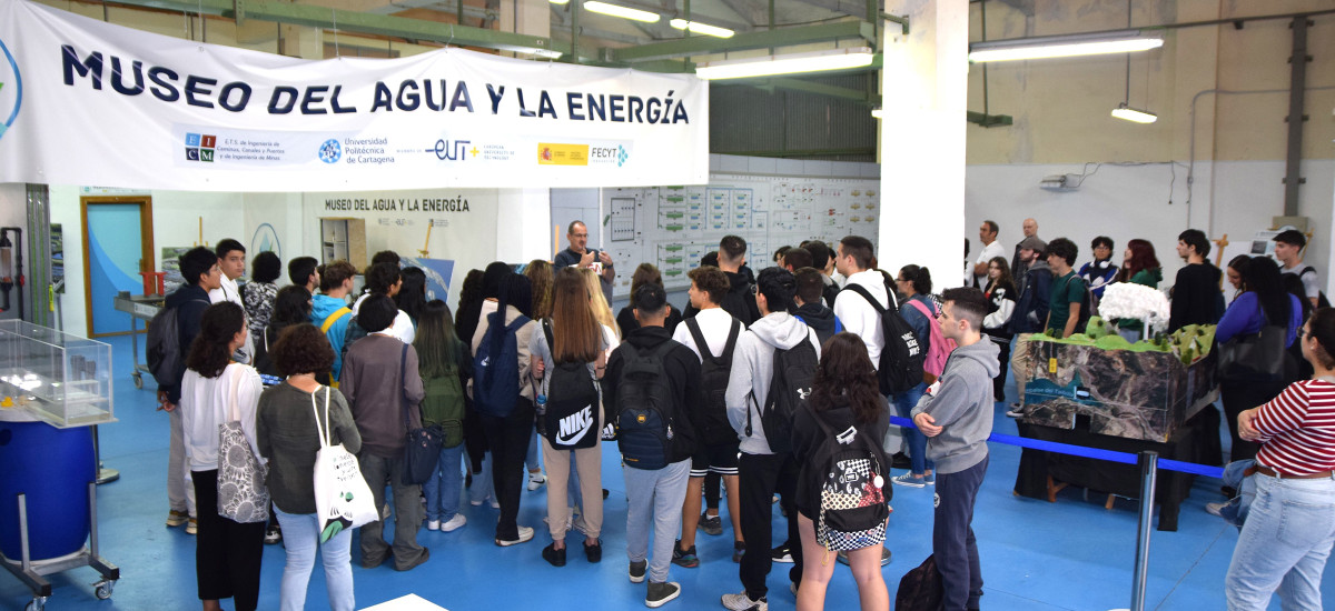 Imagen Estudiantes del Bachillerato de Artes del `Isaac Peral¿ conocen el proyecto ACCQUA