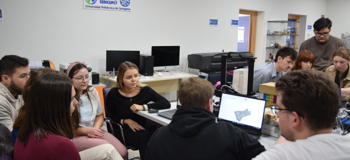 Imagen Estudiantes de Rumanía, Letonia y Polonia se forman en diseño e impresión 3D de prótesis en la UPCT