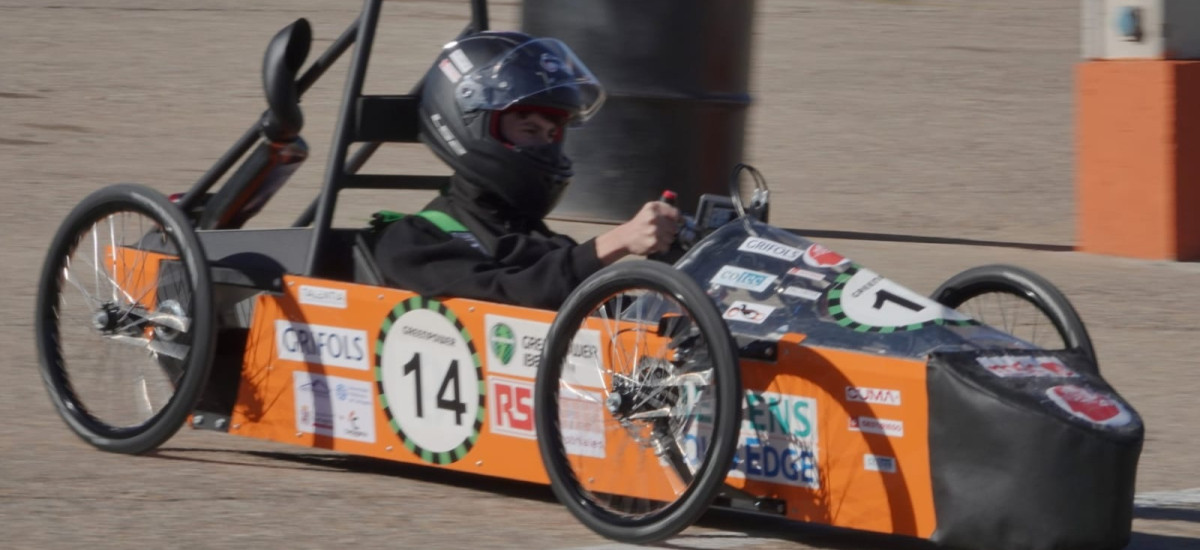 Estudiantes de instituto compiten en el Circuito de Cartagena en la final regional de Greenpower