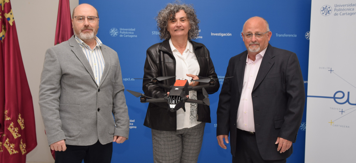 La empresa Staerea dona un dron a los alumnos de la Escuela de Agrónomos para la realización de prácticas